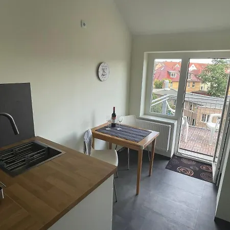 Schoene Neue 4 Zimmer Wohnung Mit Sued-Balkon Bis 8 Personen Naumburg  Exterior photo