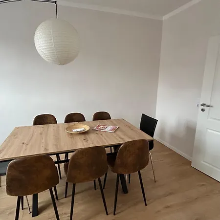Schoene Neue 4 Zimmer Wohnung Mit Sued-Balkon Bis 8 Personen Naumburg  Exterior photo