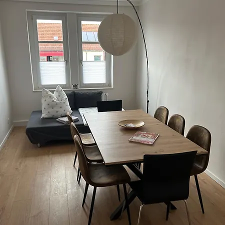 Schoene Neue 4 Zimmer Wohnung Mit Sued-Balkon Bis 8 Personen Naumburg  Exterior photo